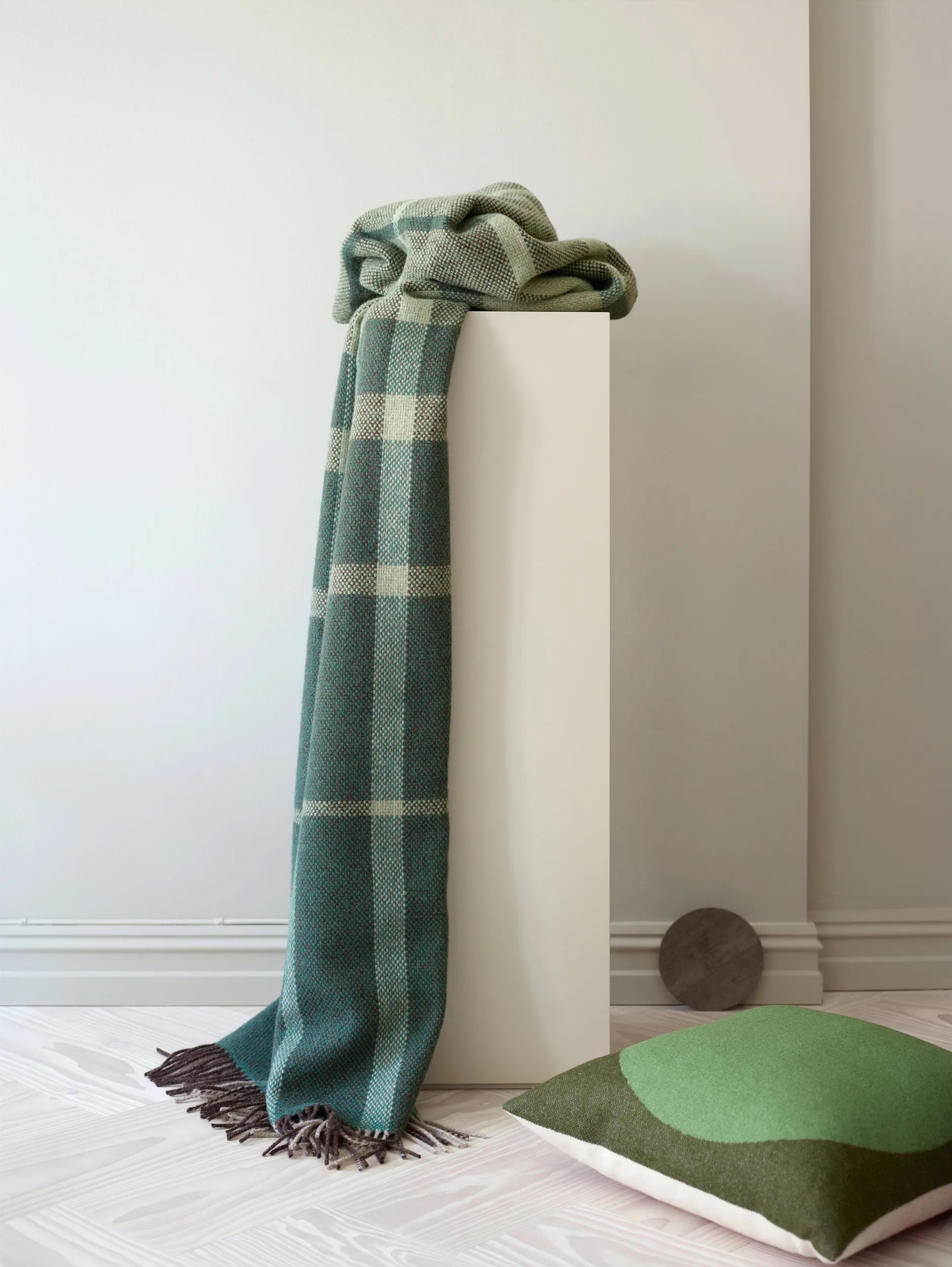 Filos throw 145x220 cm, Green Røros Tweed