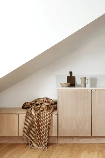Isak throw 150x210 cm - Chestnut - Røros Tweed