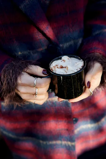 Doris enamel mug 35 cl - Black - Sagaform