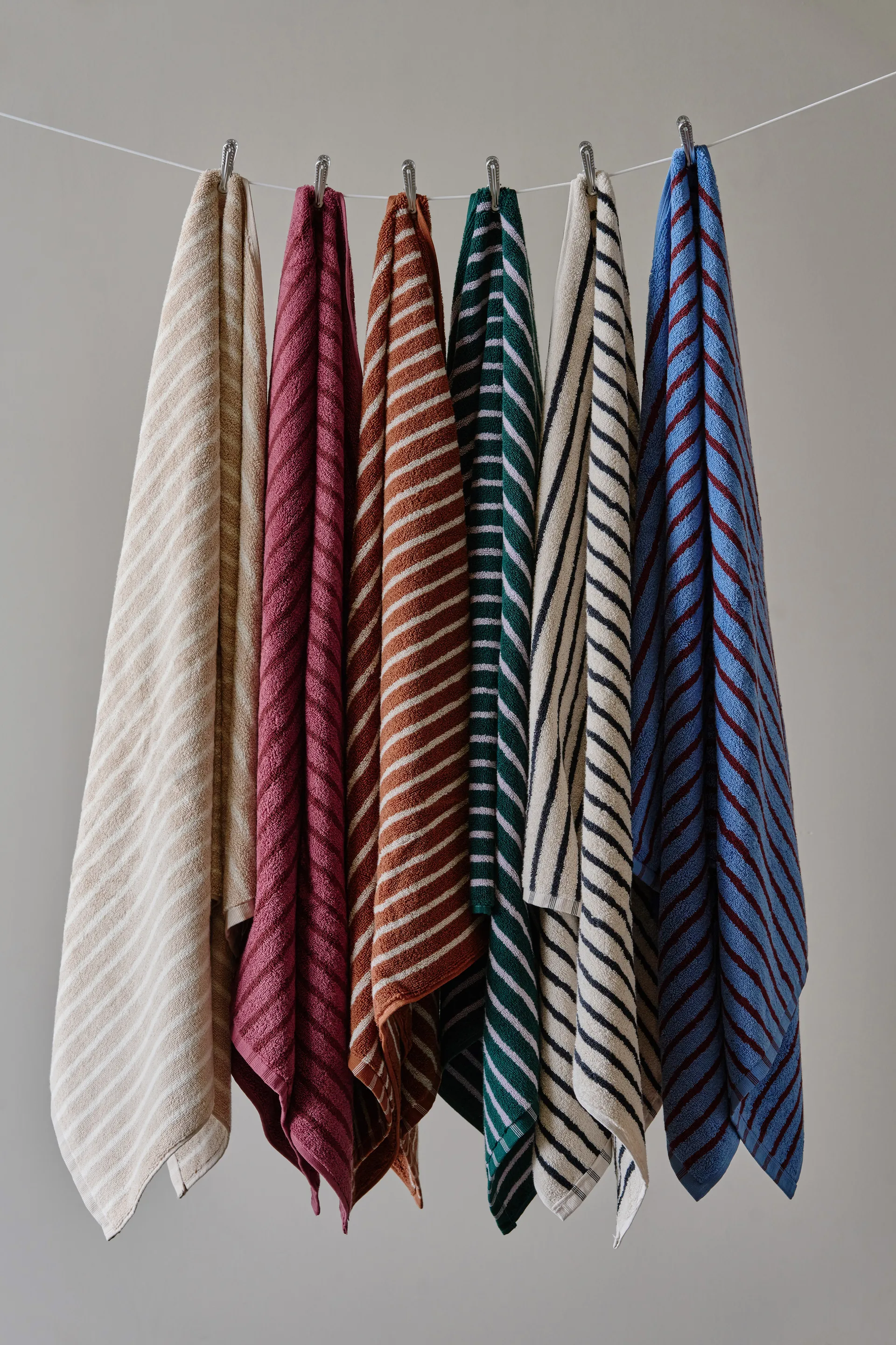 Drift bath towel 100x150 cm, White-black Scandi Living
