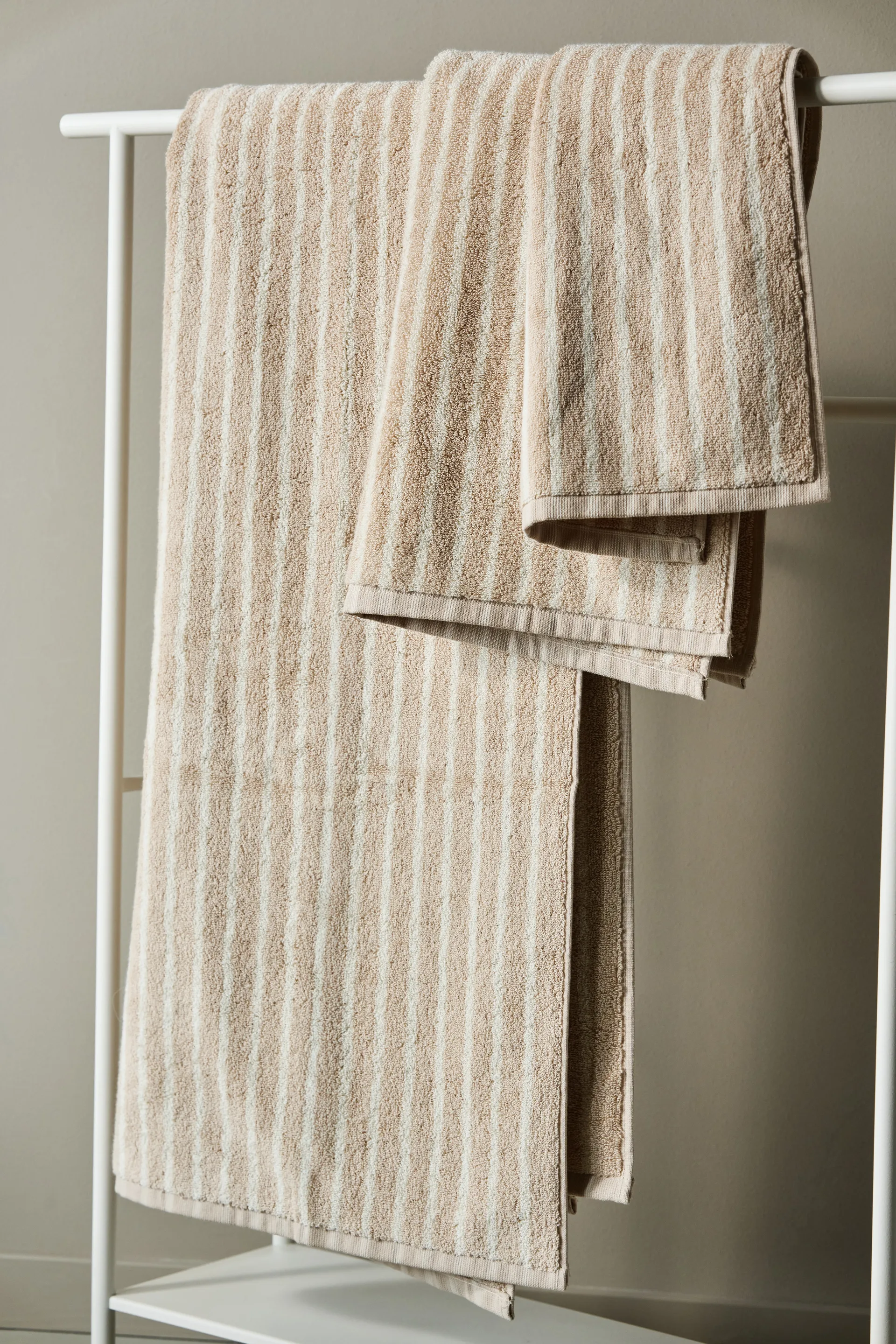 Drift bath towel 70x140 cm, Beige-white Scandi Living