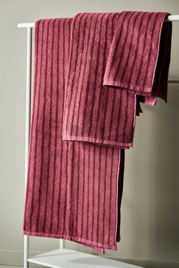 Drift bath towel 70x140 cm - Pink-red - Scandi Living