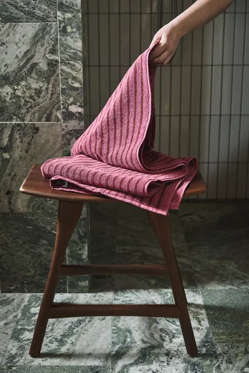 Drift bath towel 70x140 cm - Pink-red - Scandi Living