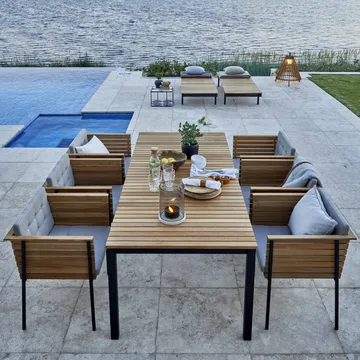 Häringe dining table - Teak, small, black steel frame - Skargaarden