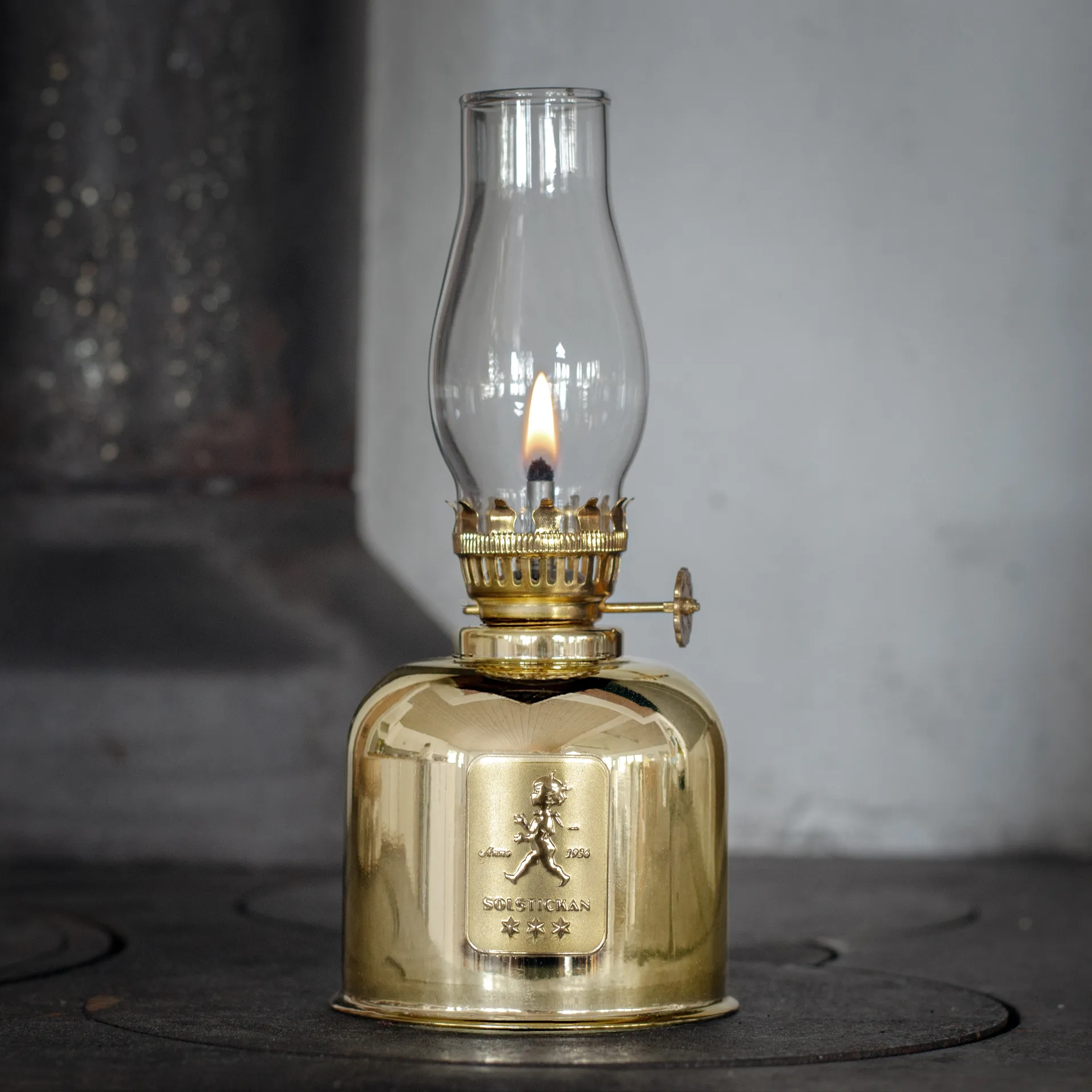 Solstickan paraffin lamp, gold, Ø8,5x20 cm Solstickan Design