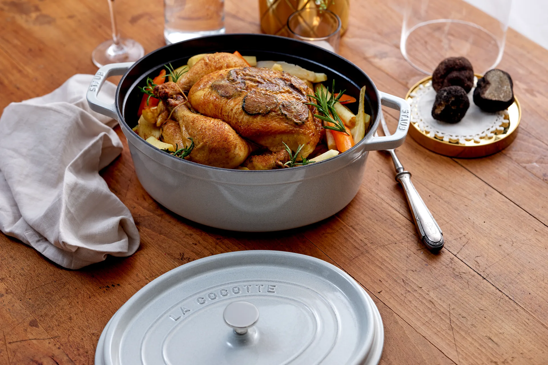 Staub La Cocotte oval cast iron pot 6.7 L, White truffle STAUB