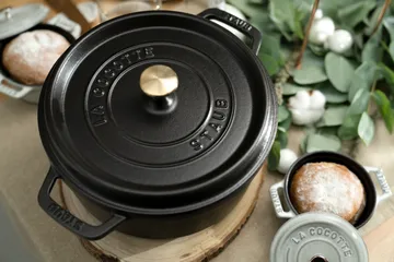 Staub La Cocotte round casserole cast iron 2.6 L - Black - STAUB