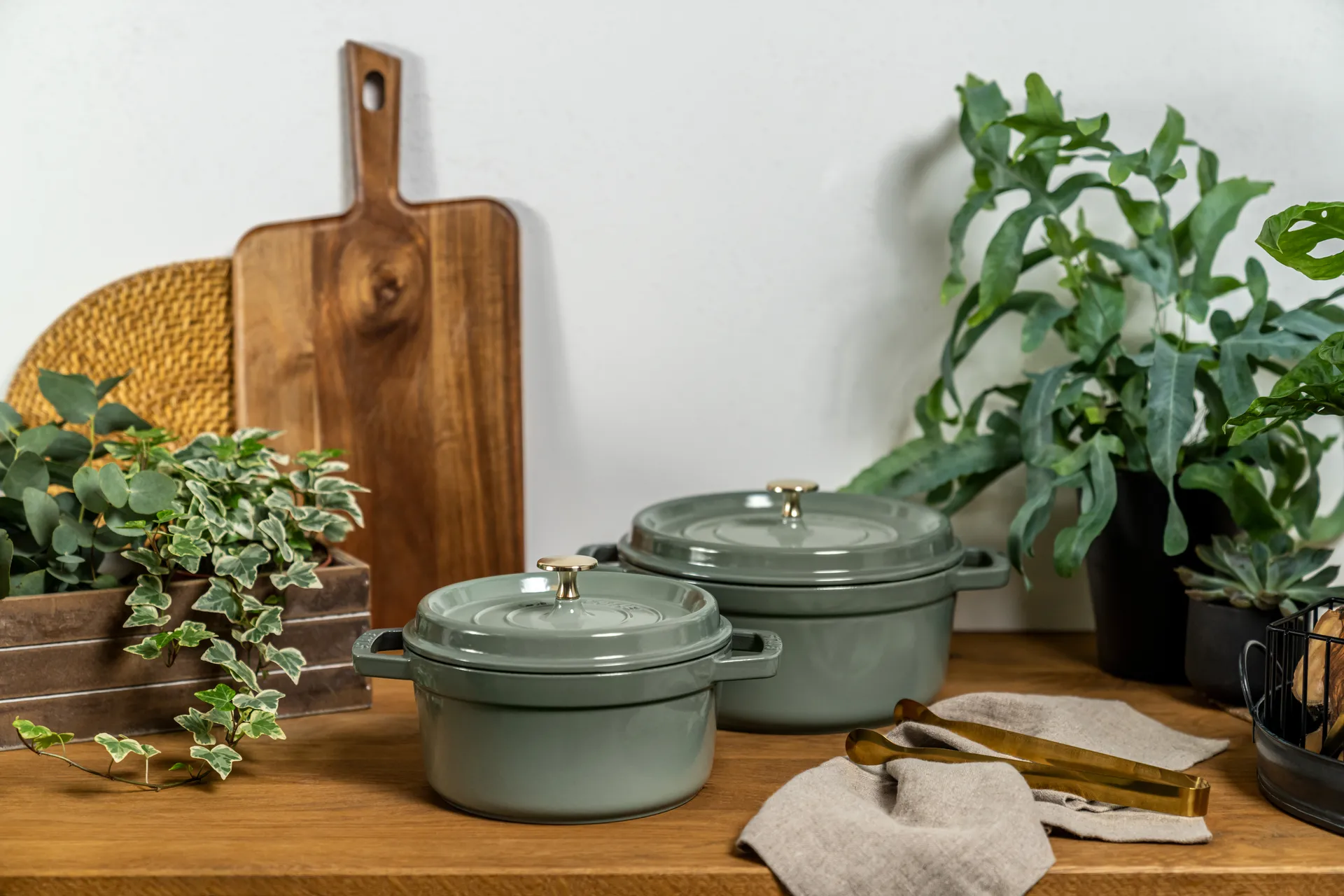 Staub La Cocotte round casserole cast iron 5.2 L, Eucalyptus wood STAUB