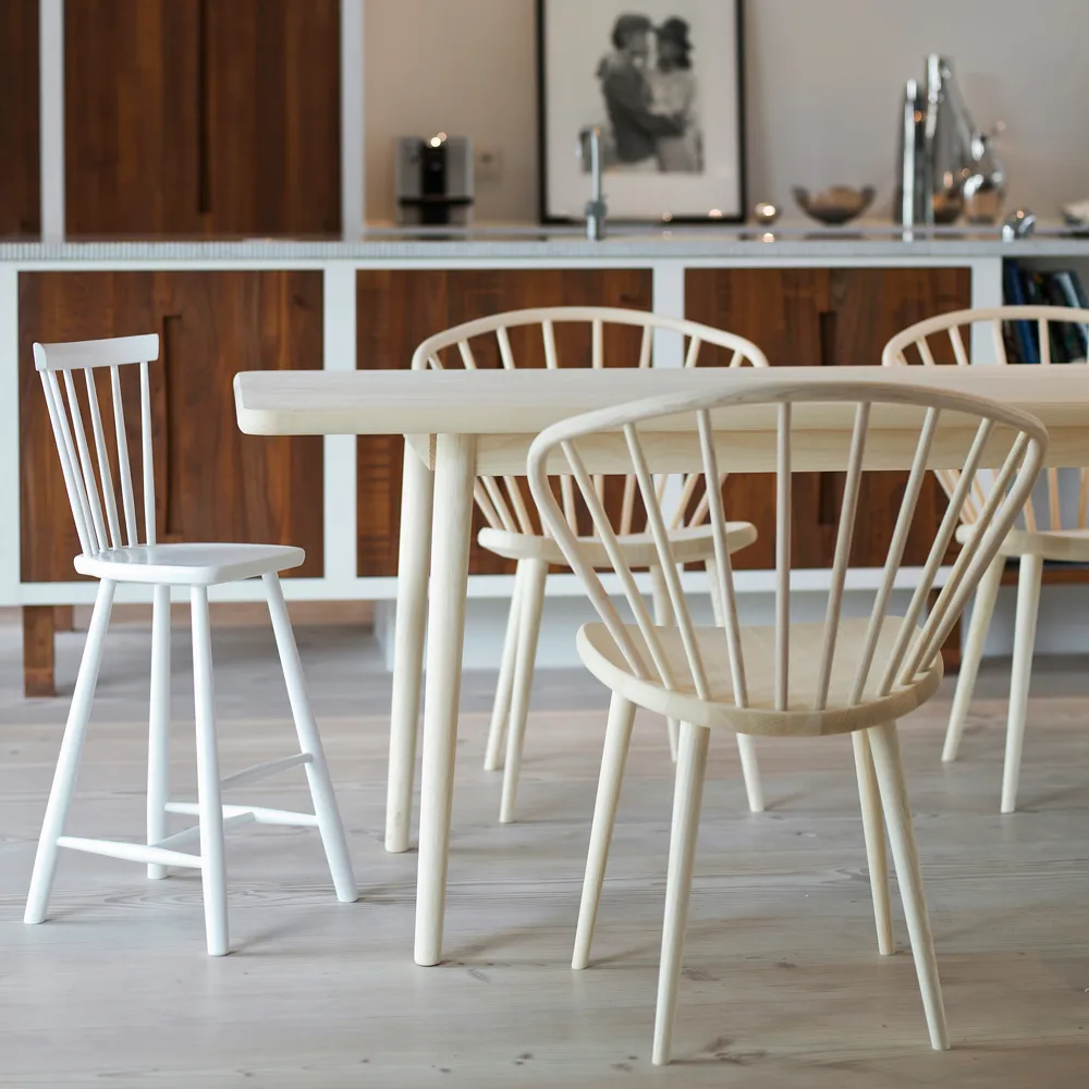 Miss Holly dining table. 235x82 cm, Oak light matt lacquer. 2 inserts Stolab