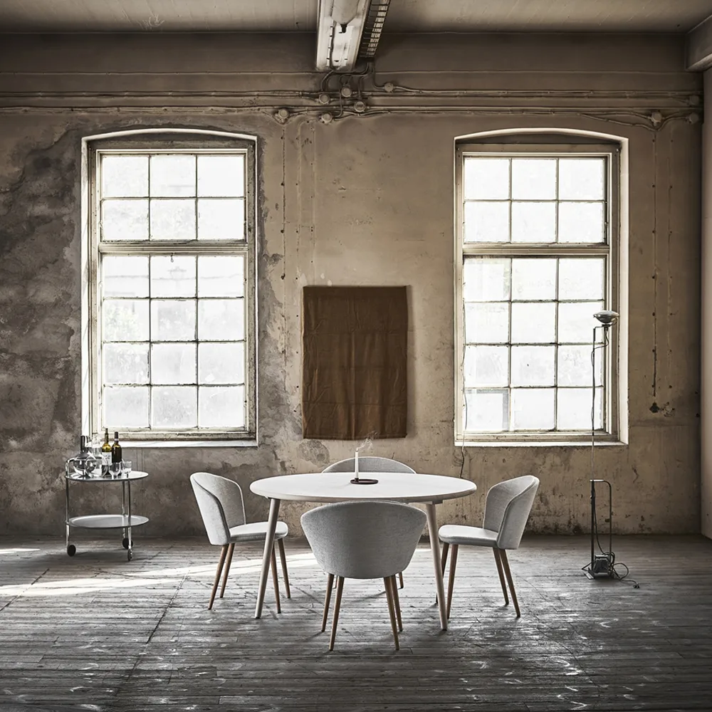 Miss Tailor dining table round Ø130 cm, Birch light matt lacquered Stolab