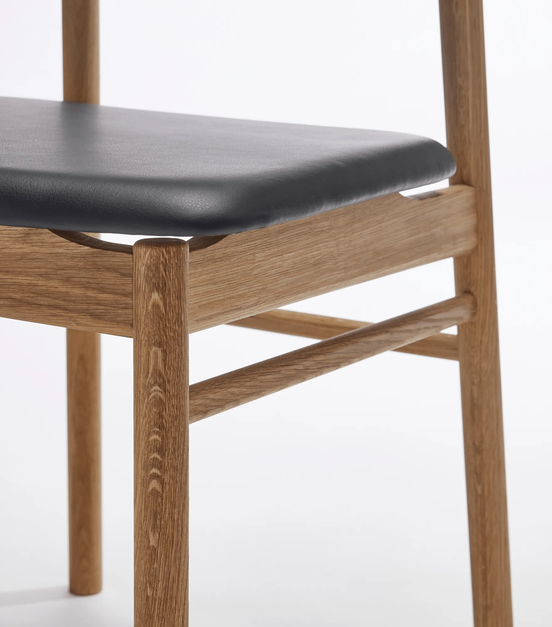 Prima Vista chair oiled oak, Leather Elmosoft 99001 black Stolab