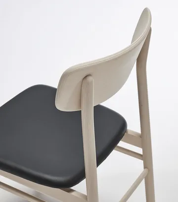 Prima Vista chair white-oiled birch - Leather Elmosoft 99001 black - Stolab