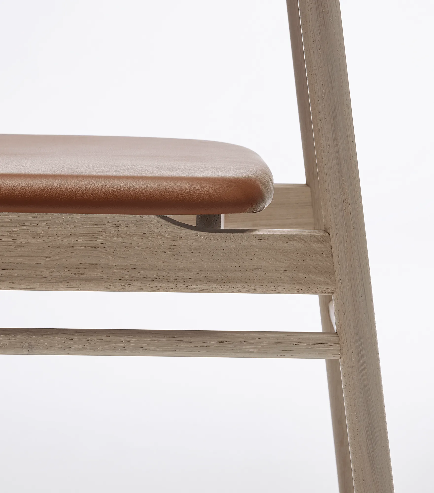 Prima Vista chair white-oiled oak, Leather Elmosoft 43807 cognac Stolab