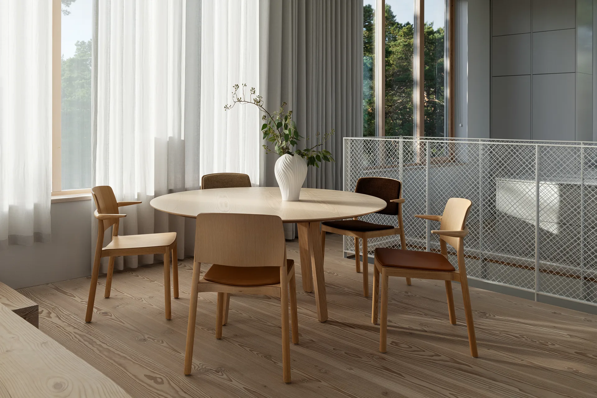Divido table Ø120 cm, Ash laquered Swedese