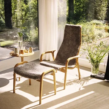 Lamino footstool - Sheepskin sahara, natural lacquered walnut - Swedese