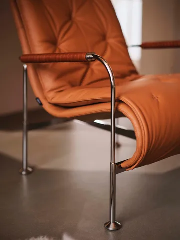 Serpentine armchair - Leather Elmo Soft Light Brown-chrome-tärnsjö Cognac - Swedese