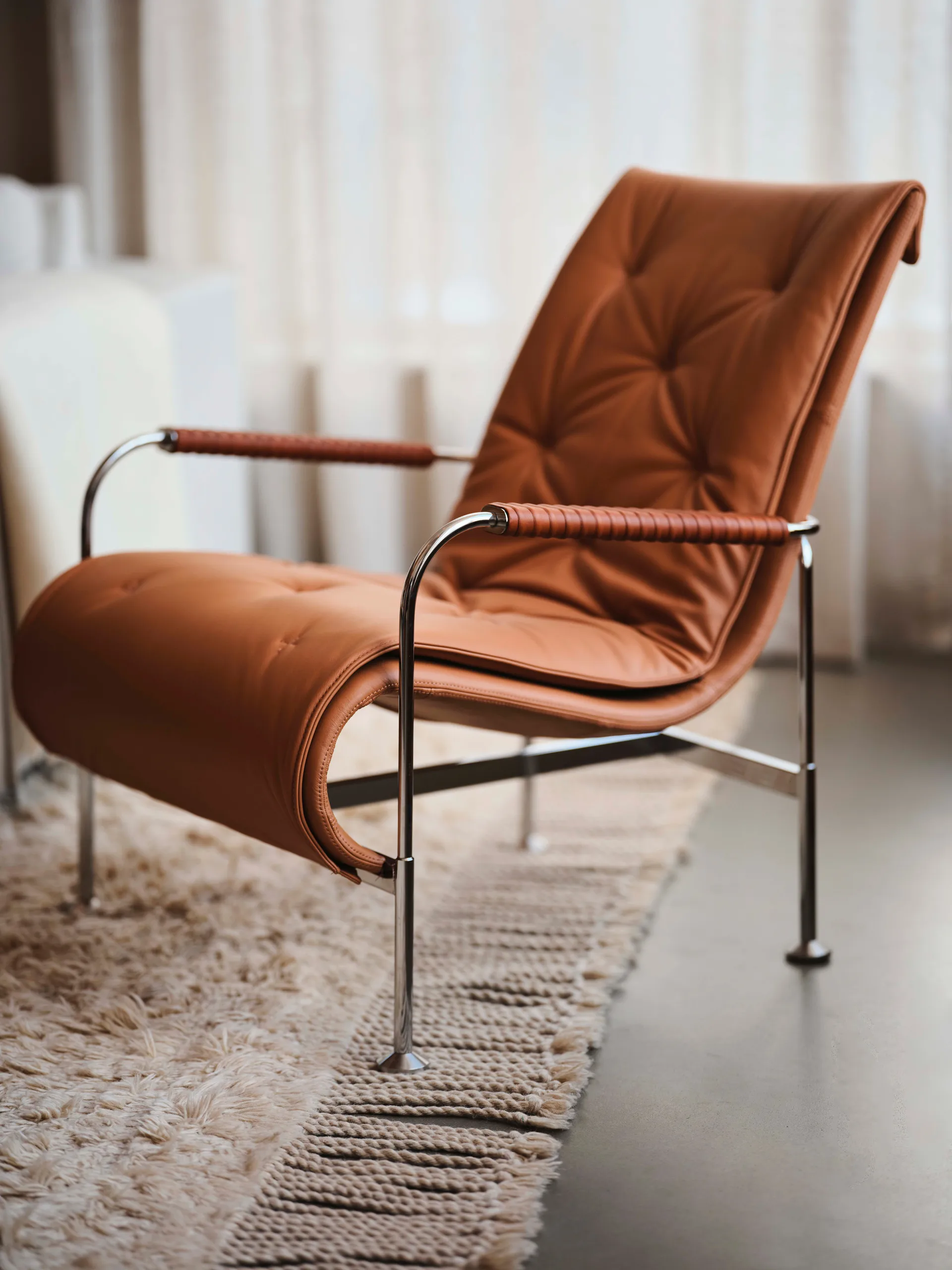 Serpentine armchair, Leather Elmo Soft Light Brown-chrome-tärnsjö Cognac Swedese