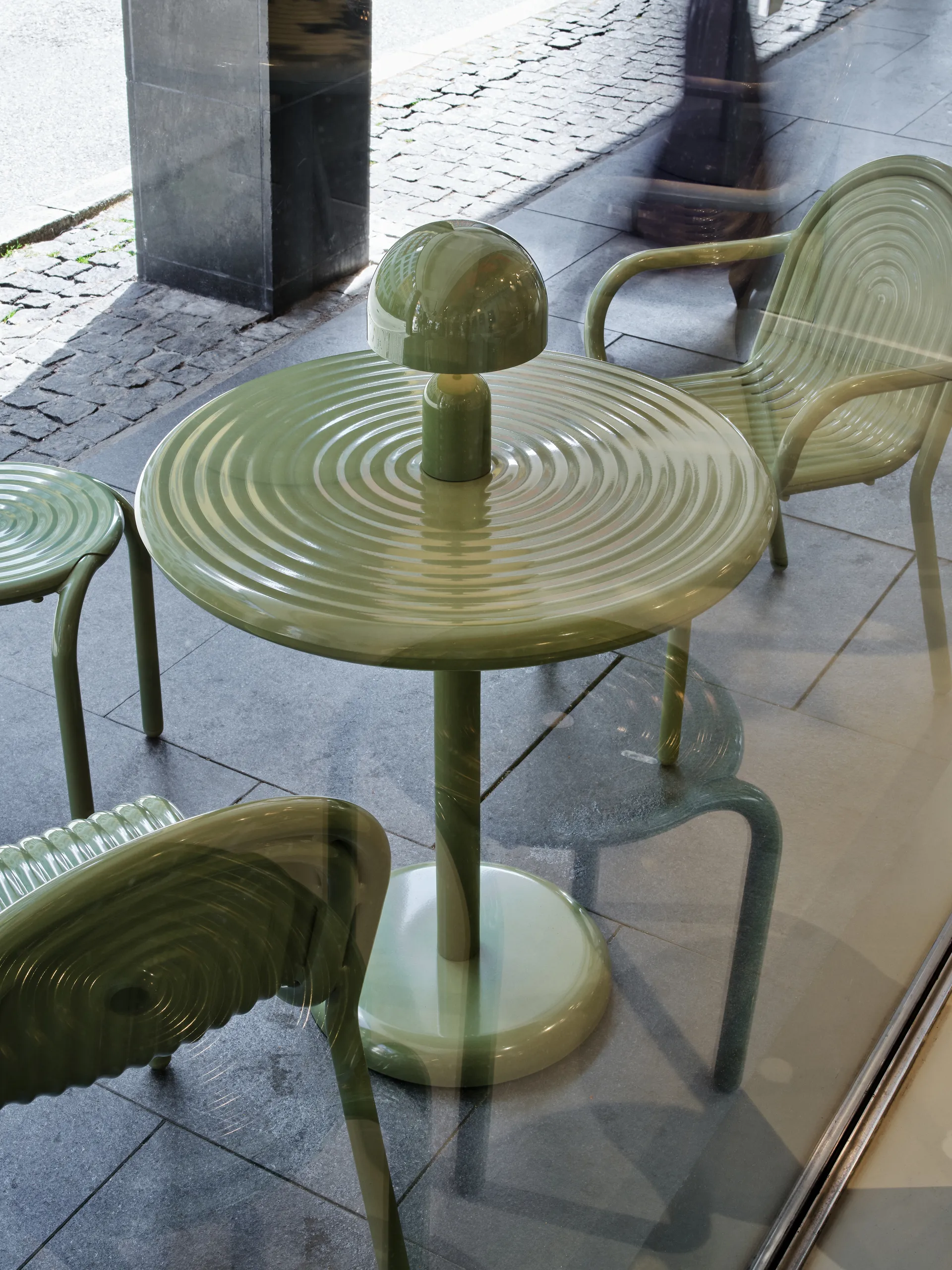 Groove café table round - Moss, Ø70 cm,  Tom Dixon
