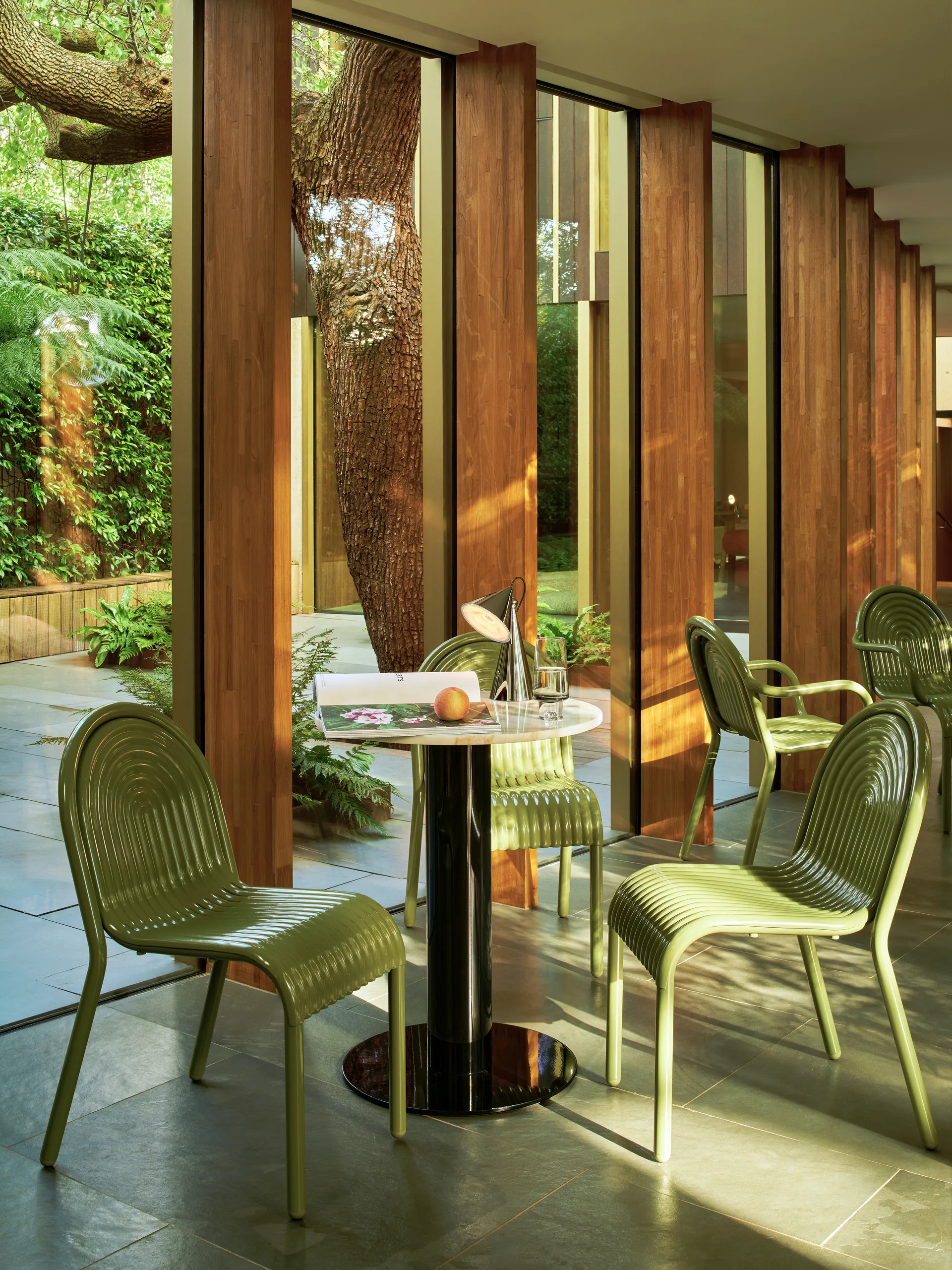Groove chair, Moss Tom Dixon