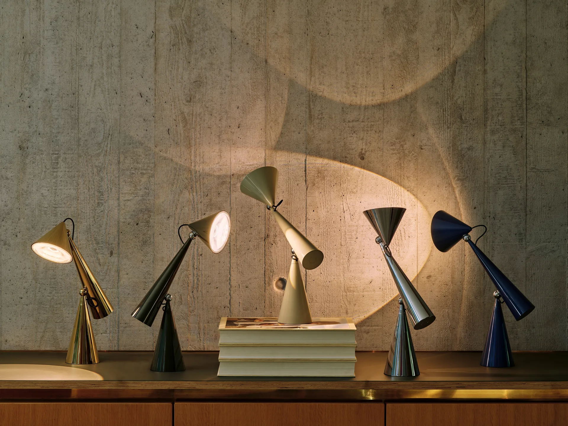Pose Task LED table lamp, Kelp Tom Dixon