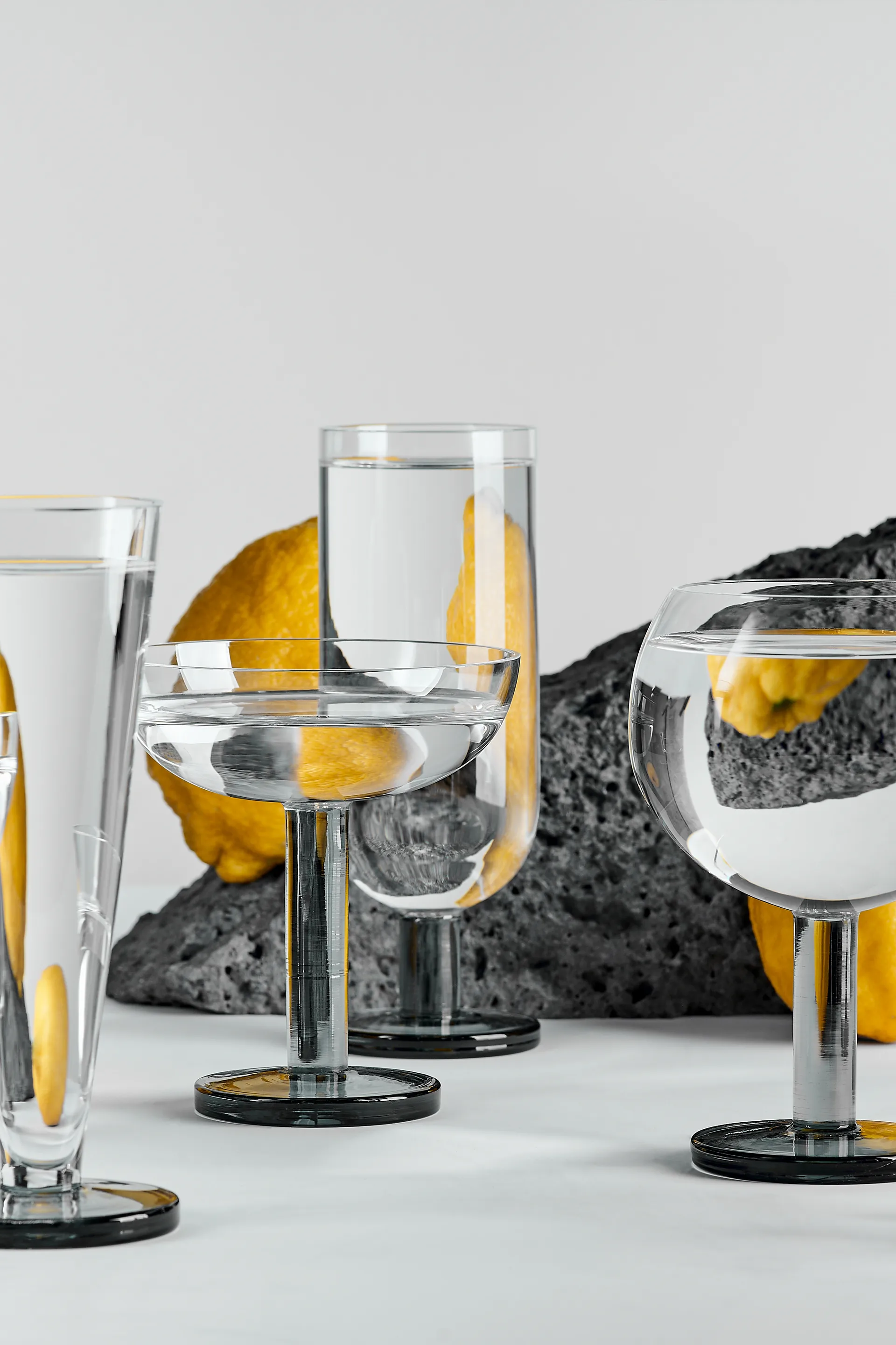 Puck Balloon glass on foot 45 cl 2-pack, Clear-smoke Tom Dixon