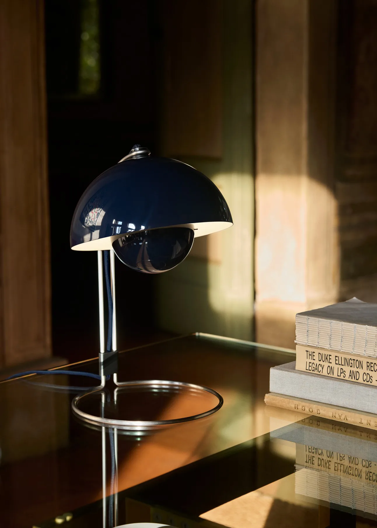 FlowerPot table lamp VP4, Steel blue &Tradition