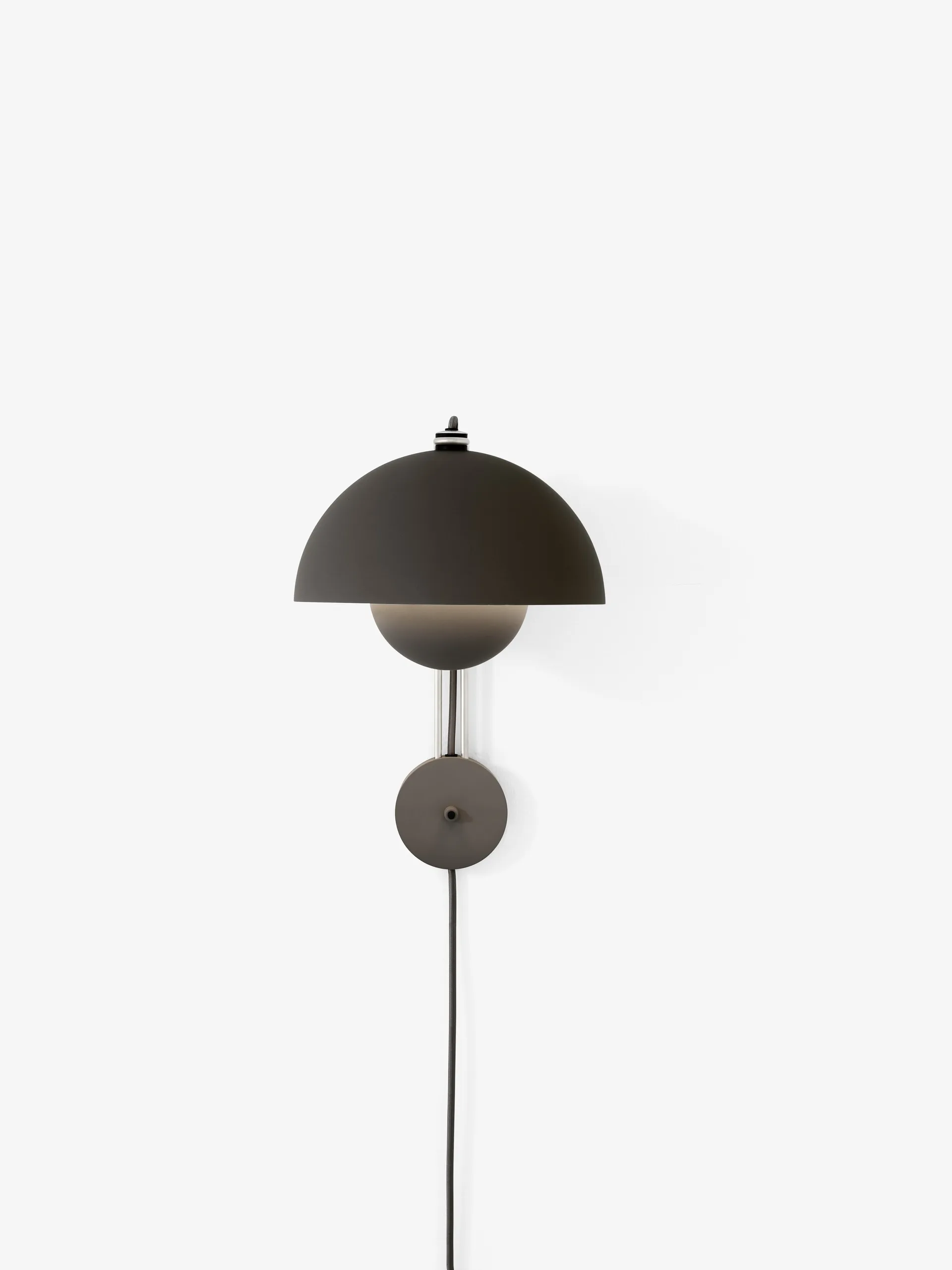Flowerpot VP8 wall lamp, Matte black &Tradition