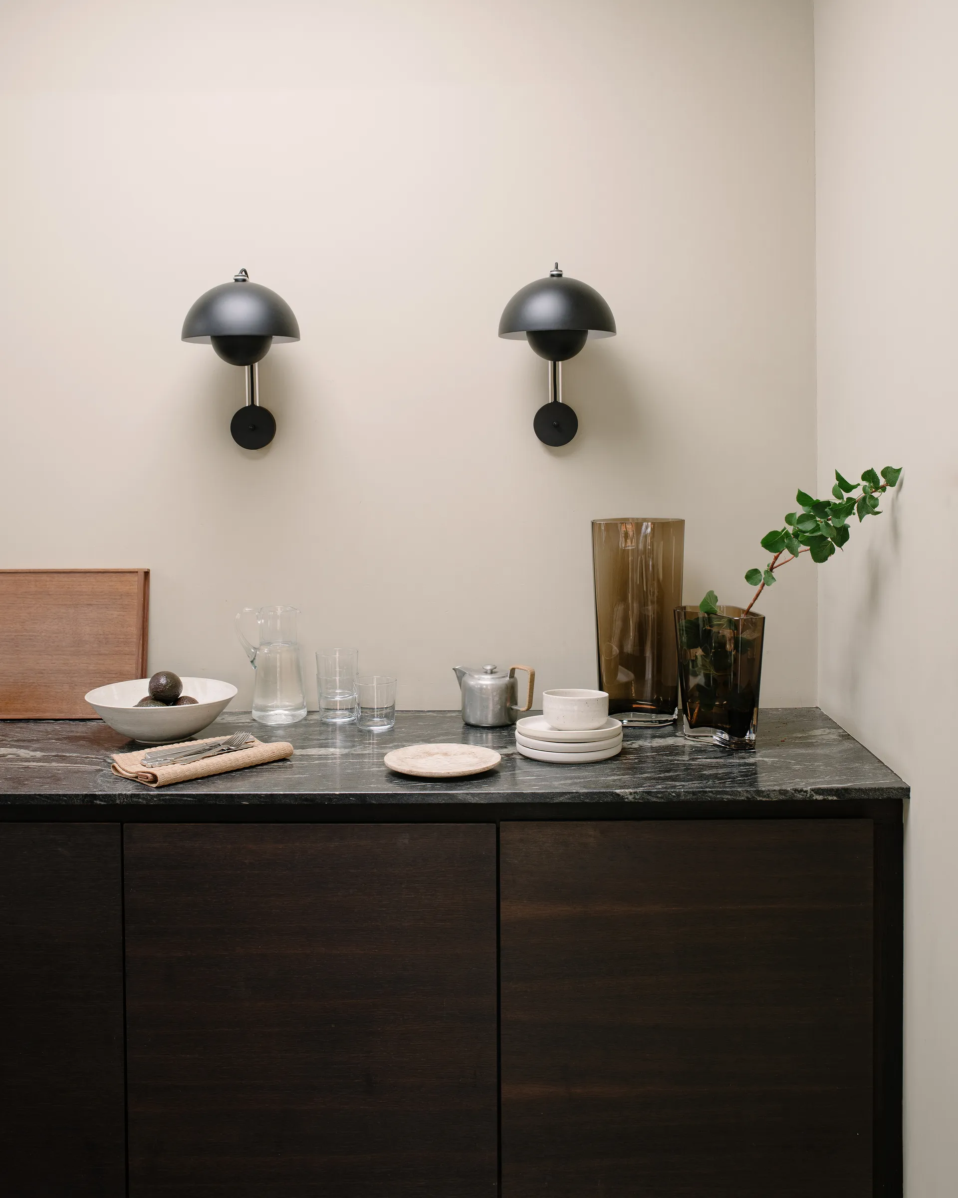 Flowerpot VP8 wall lamp, Matte black &Tradition