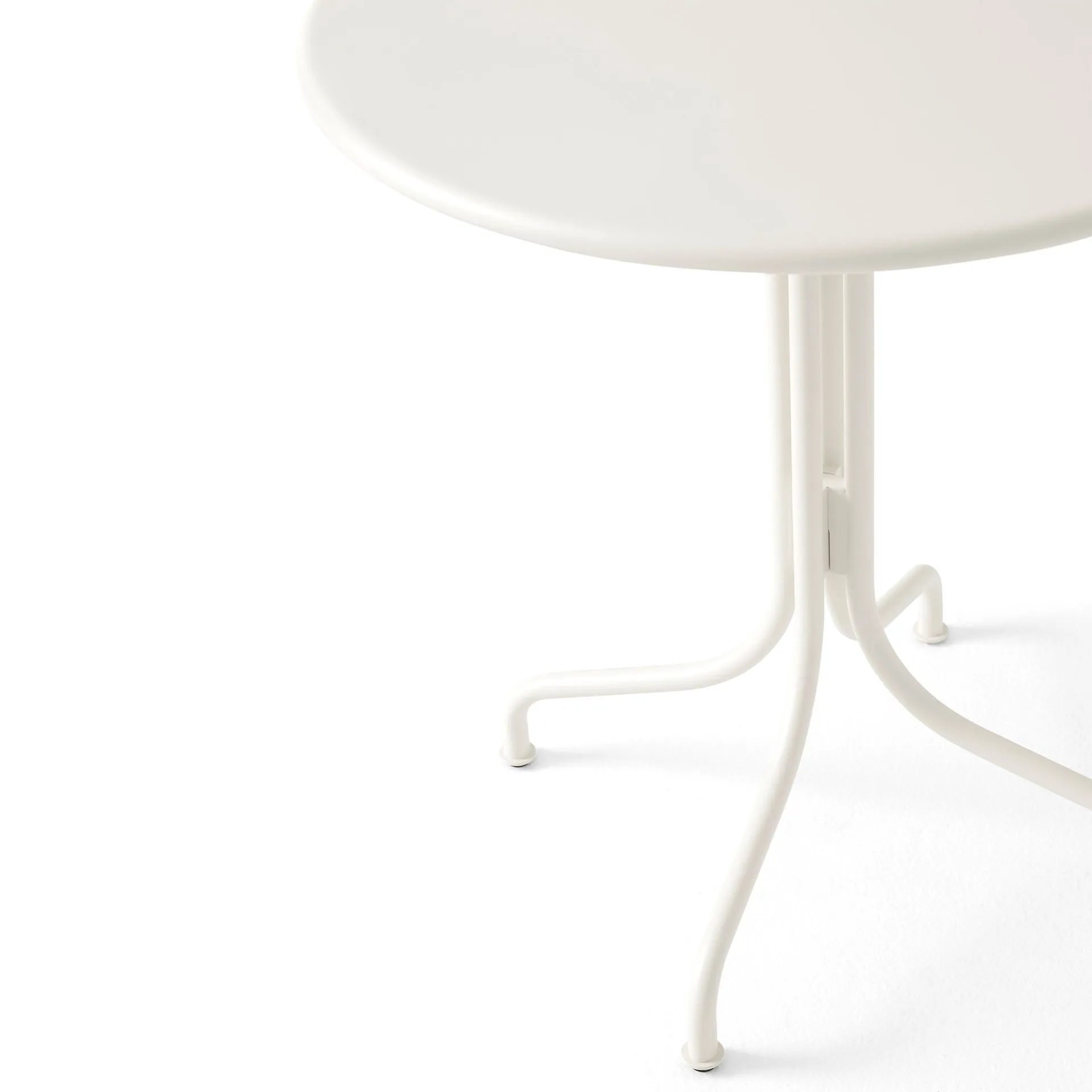 Thorvald SC96 coffee table Ø70 cm, Ivory &Tradition