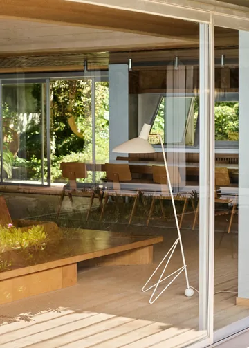 Tripod floor lamp HM8 - Matt white - &Tradition