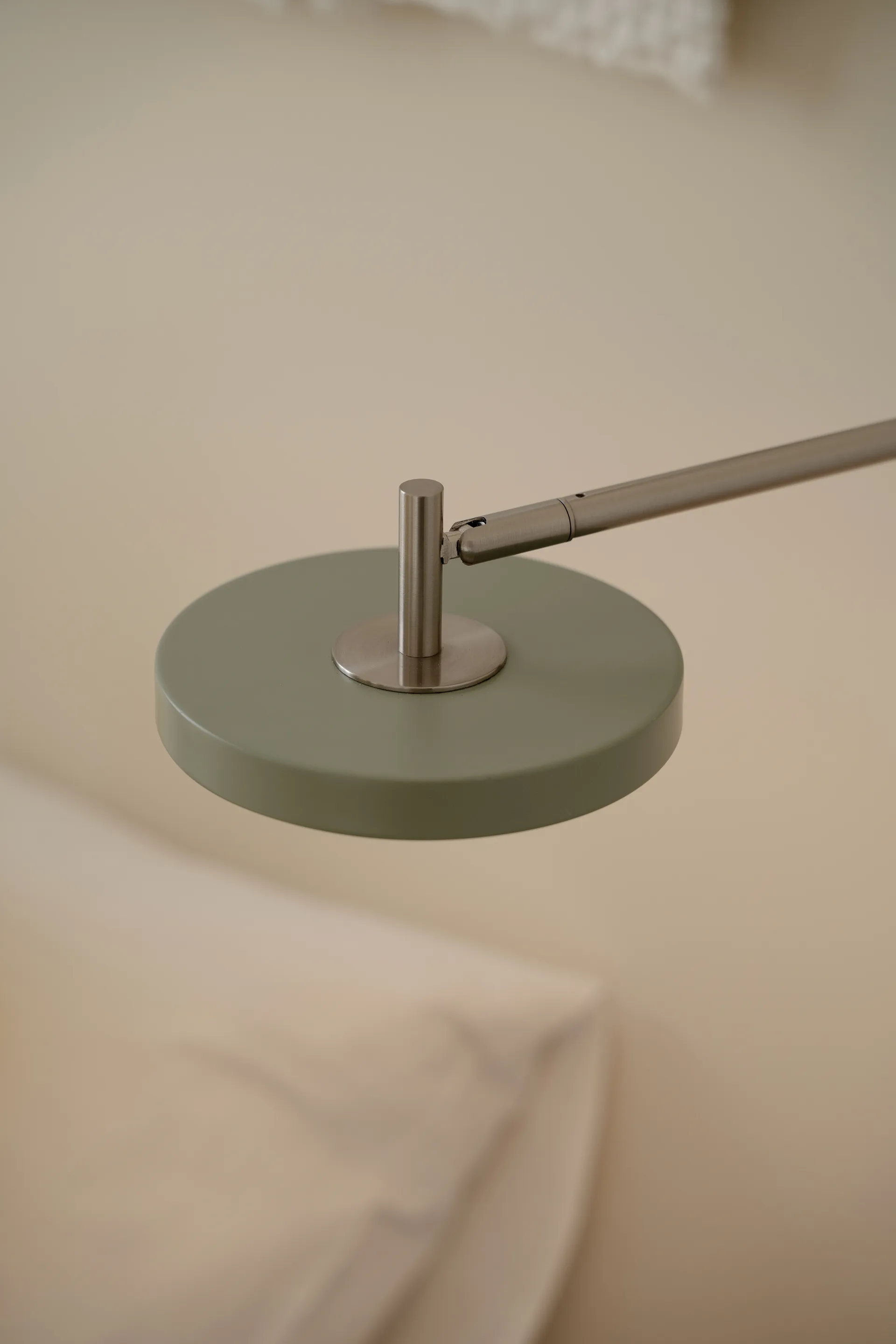 Asteria Wall wall lamp, Long, Nuance olive-chrome Umage
