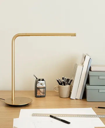 Omni Table table lamp - Brass - Umage