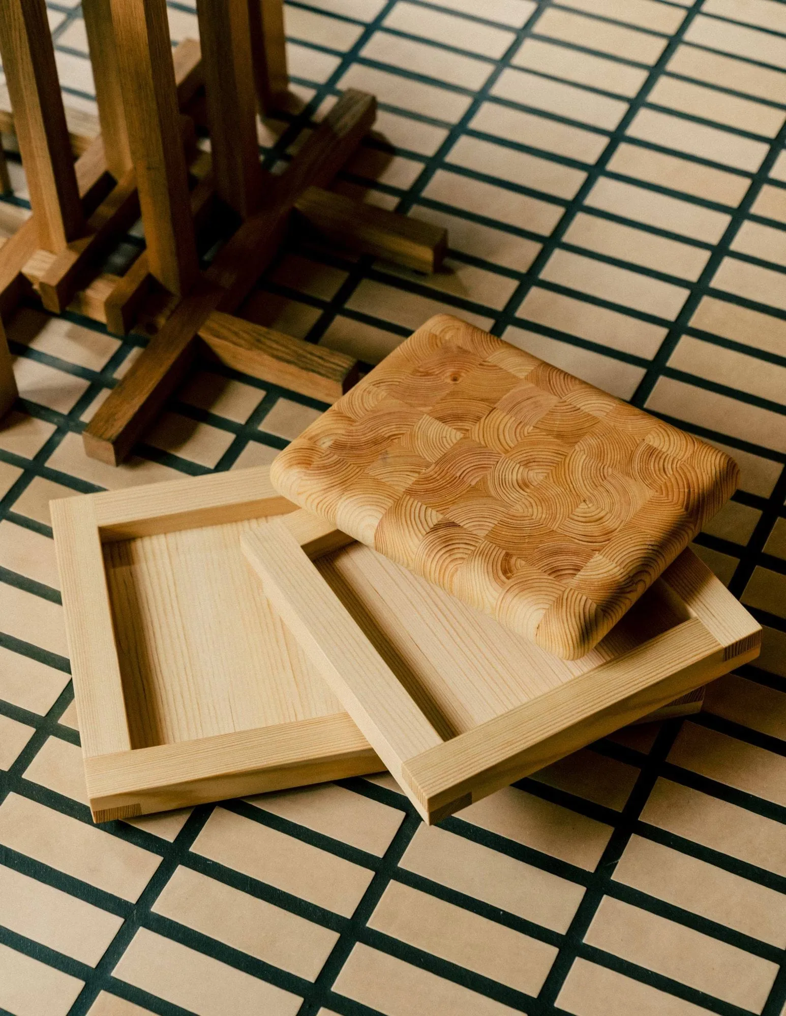009 Tray tray, Oil-waxed pine, 33x33x6 cm Vaarnii