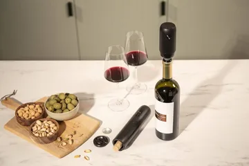 Vacuvin Wine Saver electric vacuum pump - Black - Vacuvin