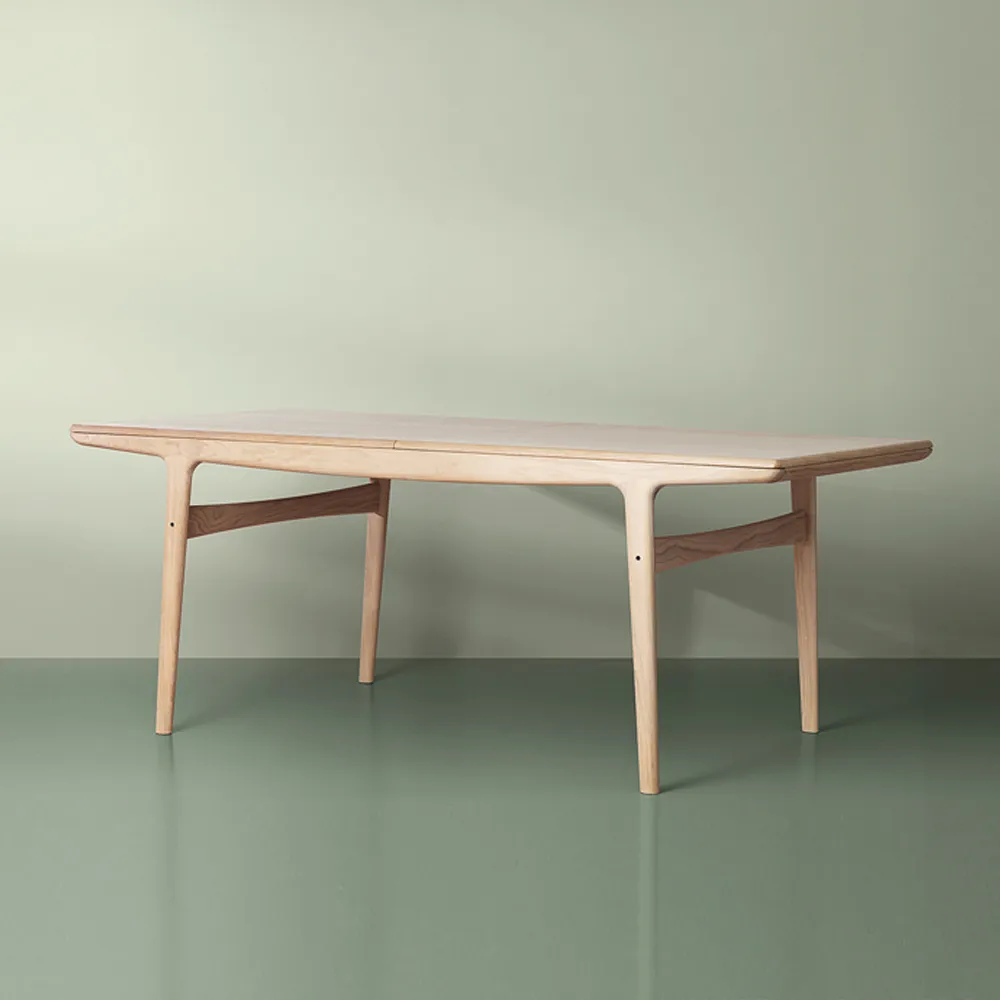 Evermore dining table, Walnut oil 160 cm Warm Nordic