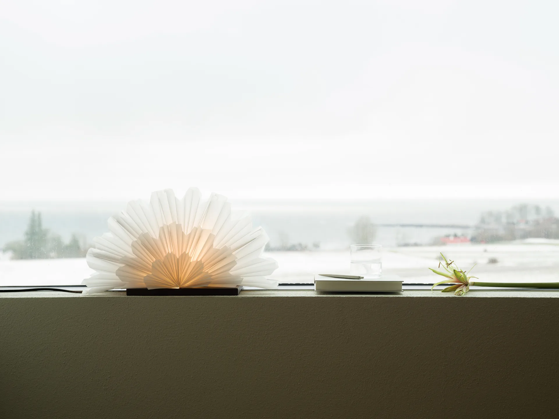 Mezza Snow Flower table star, White-coffee Watt & Veke
