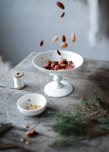 Starfall bowl on foot 12 cm - White - Wik & Walsøe