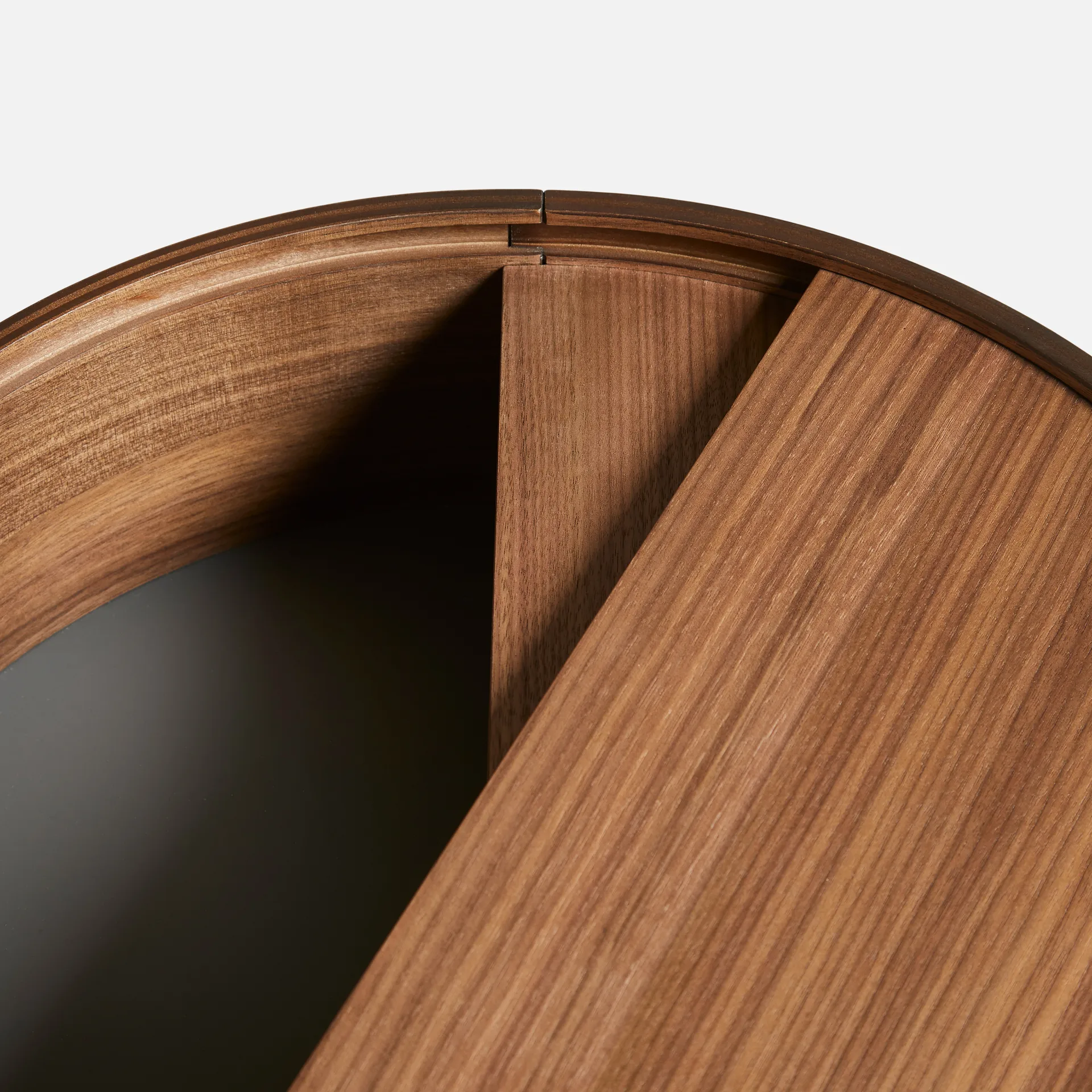 Arc side table, Walnut Woud