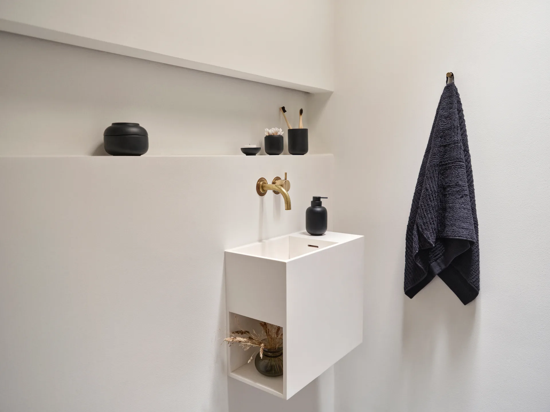 Sensu soap dispenser 30 cl, Black Zone Denmark