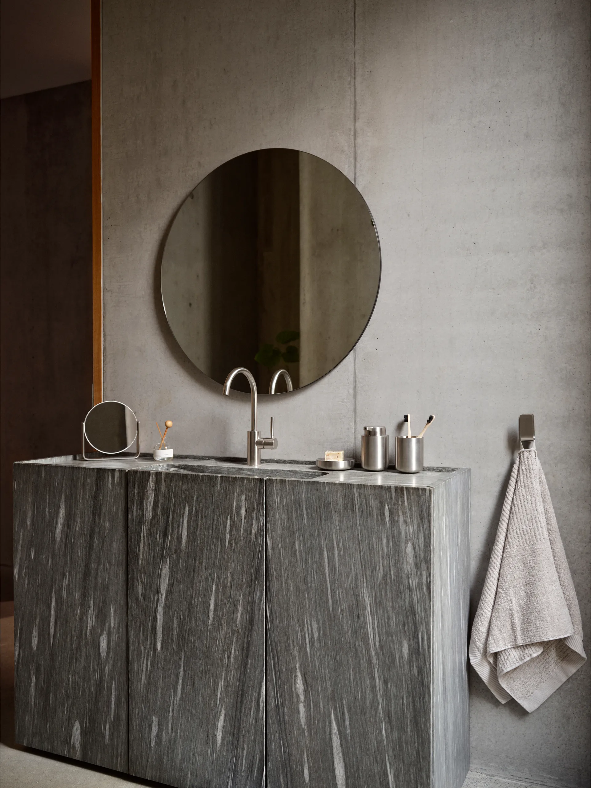 Ume table mirror with 5x magnification 19x19.5 cm, Steel Zone Denmark